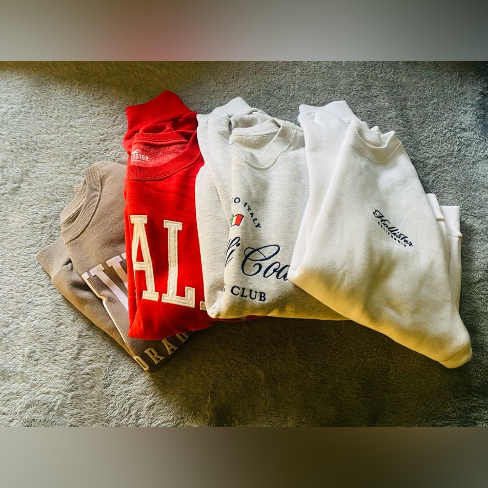 4 sweatshirts Hollister size Medium Women’s